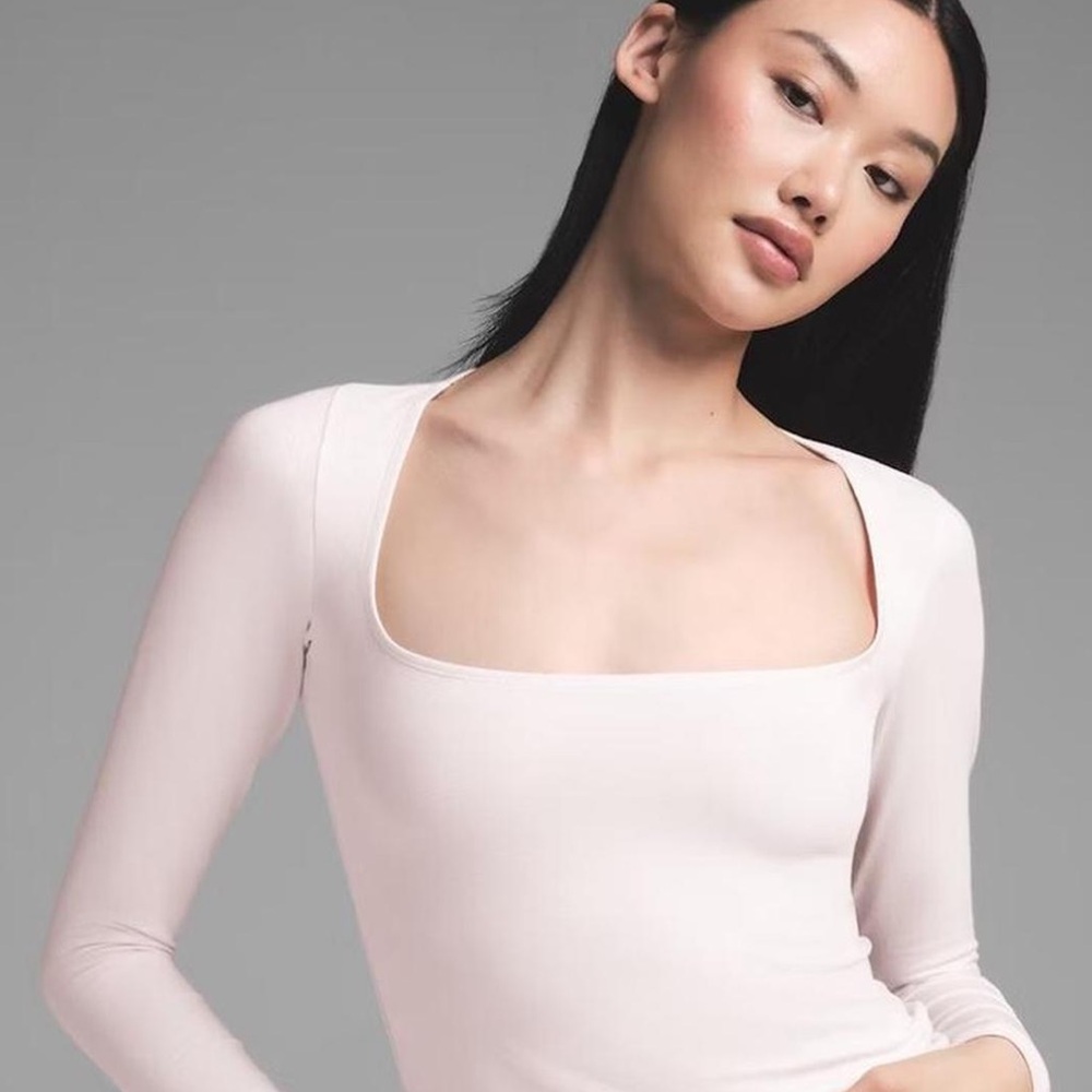 Skims scoop neck barely pink brand new with tag size medium